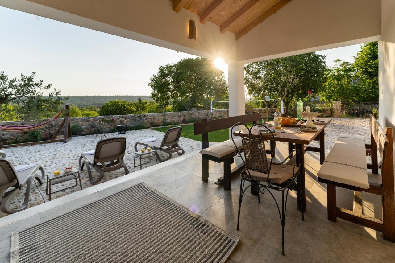 Holiday Home - Villa Thorak Anić المظهر الخارجي الصورة