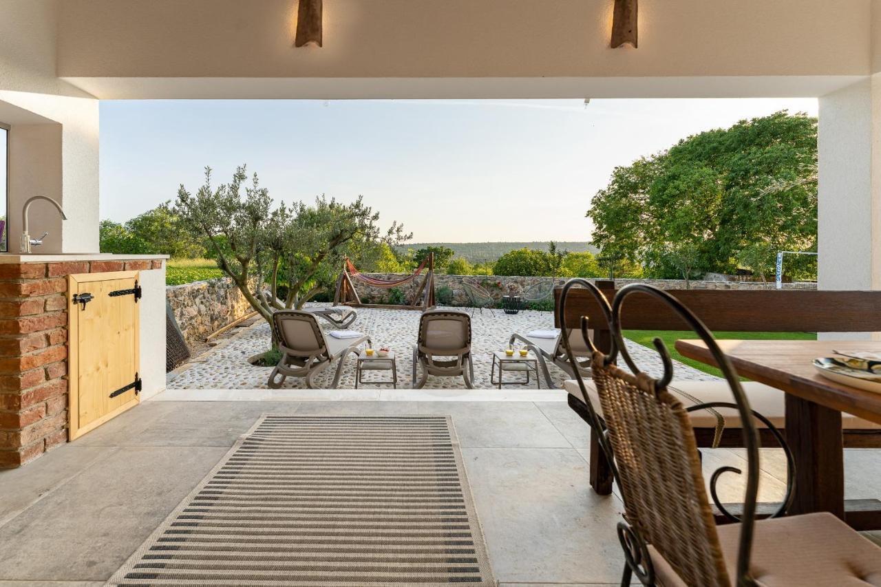 Holiday Home - Villa Thorak Anić المظهر الخارجي الصورة