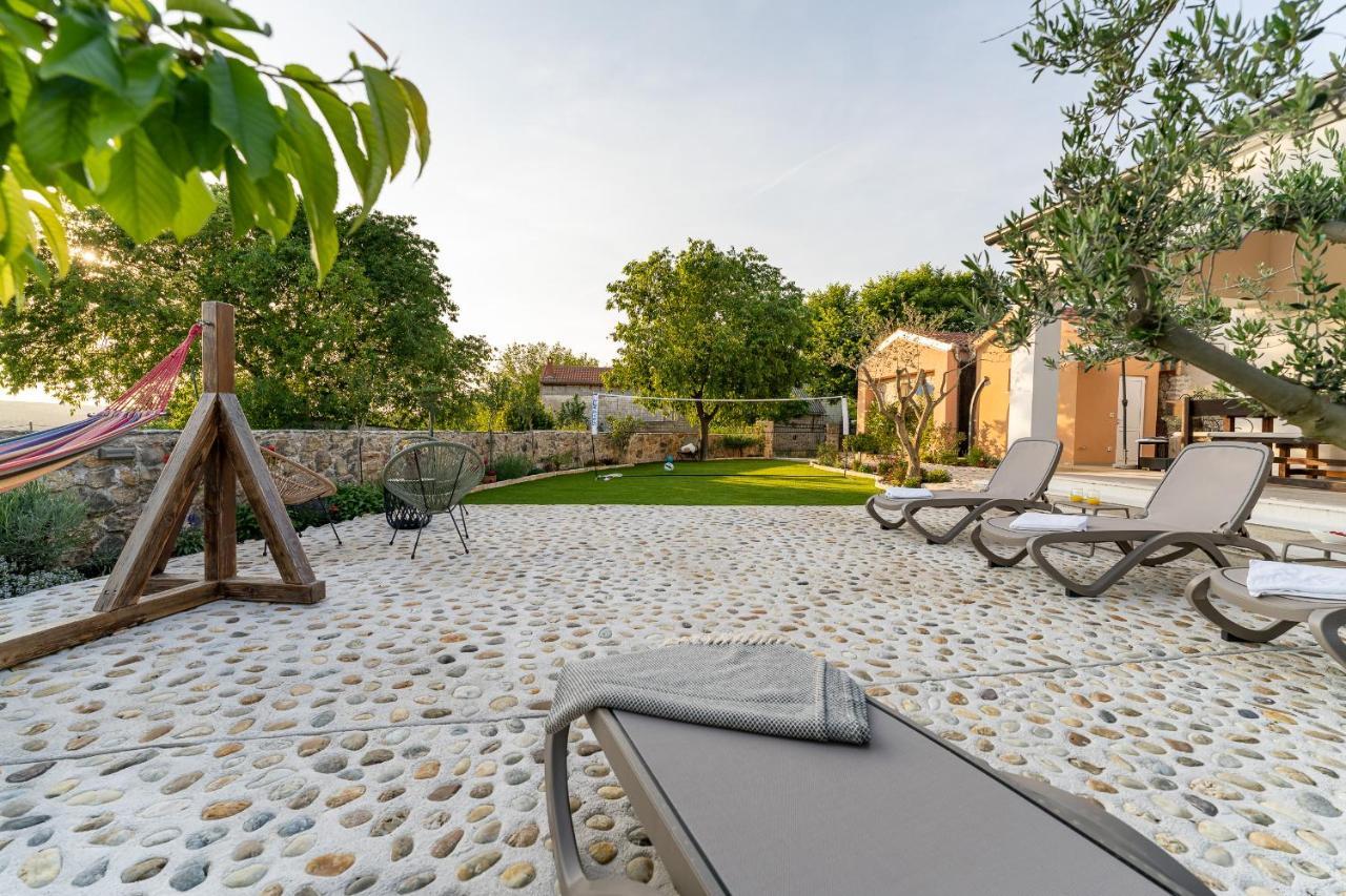 Holiday Home - Villa Thorak Anić المظهر الخارجي الصورة