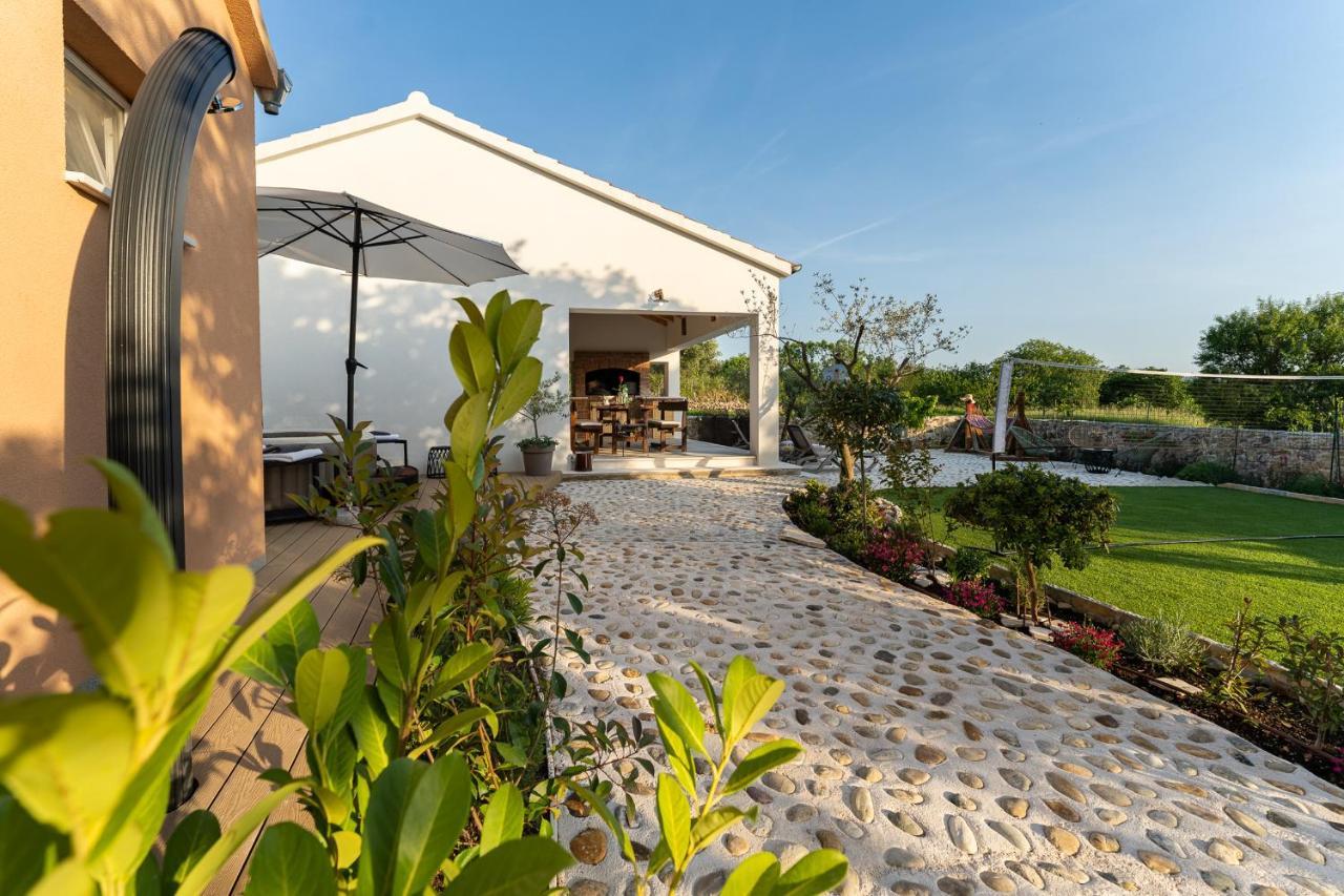 Holiday Home - Villa Thorak Anić المظهر الخارجي الصورة
