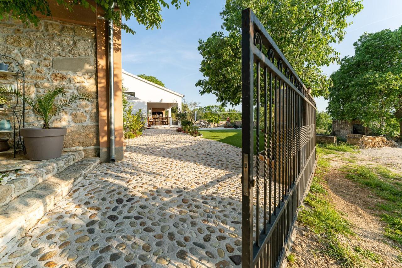 Holiday Home - Villa Thorak Anić المظهر الخارجي الصورة