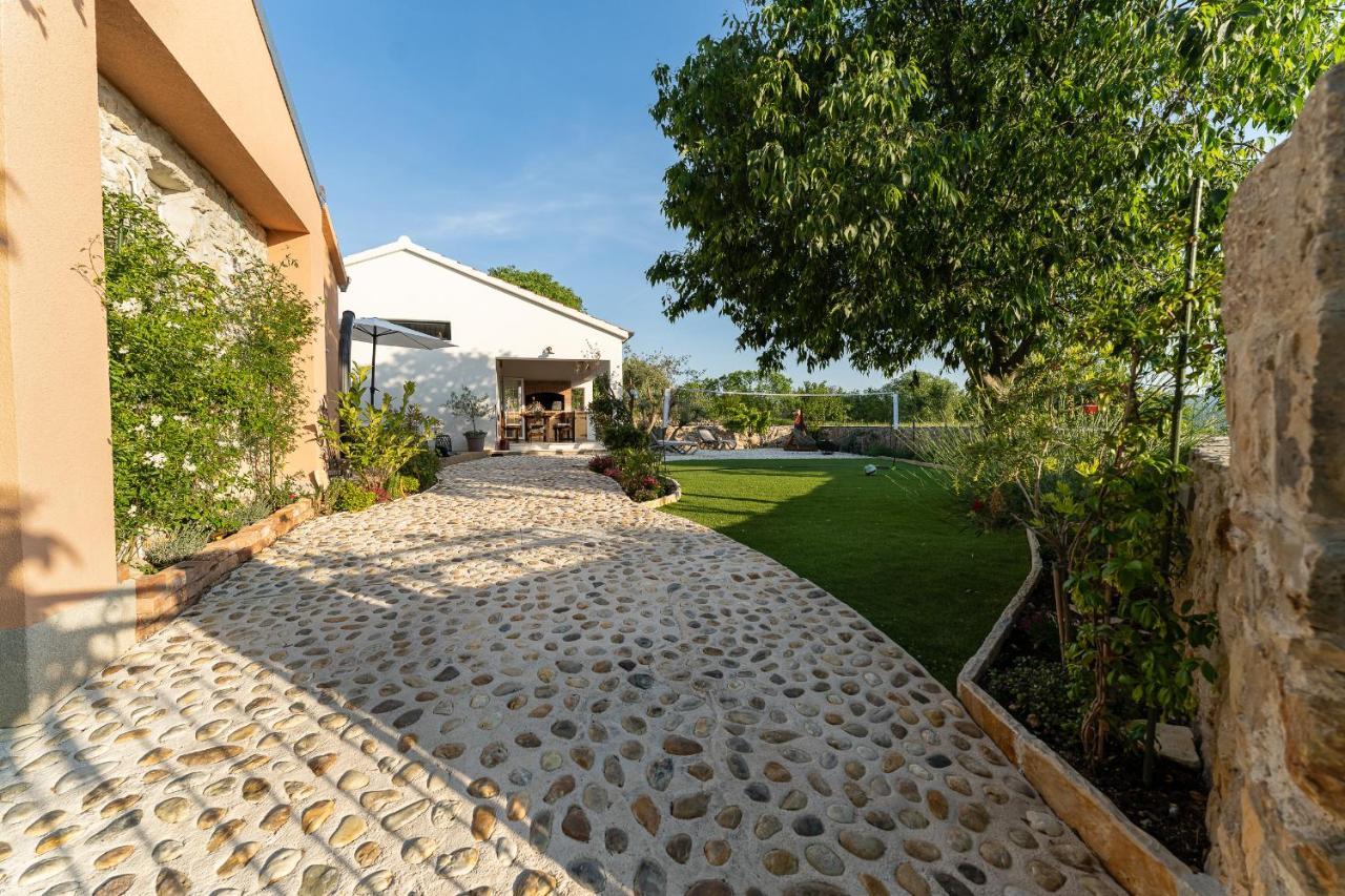 Holiday Home - Villa Thorak Anić المظهر الخارجي الصورة