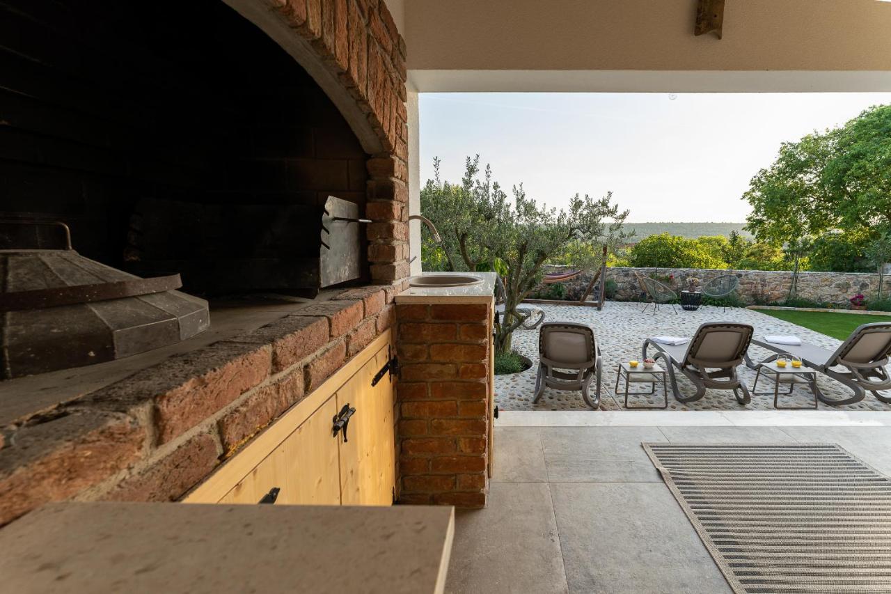 Holiday Home - Villa Thorak Anić المظهر الخارجي الصورة