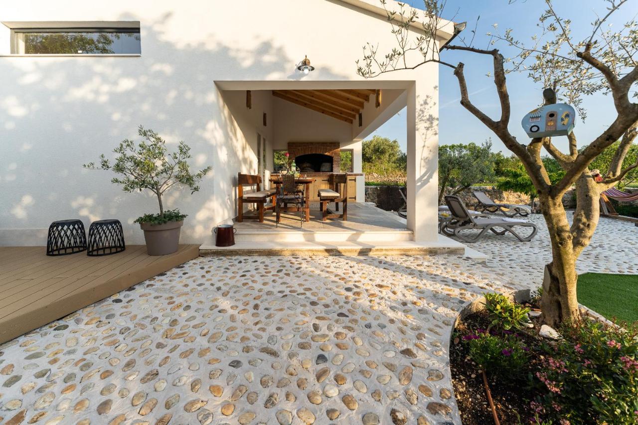 Holiday Home - Villa Thorak Anić المظهر الخارجي الصورة