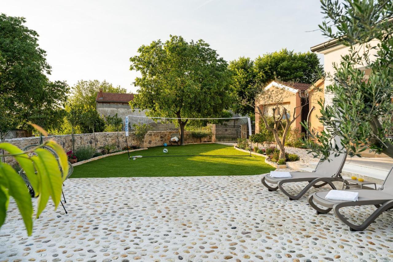 Holiday Home - Villa Thorak Anić المظهر الخارجي الصورة