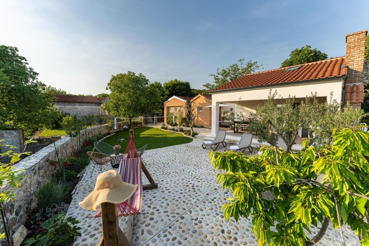 Holiday Home - Villa Thorak Anić المظهر الخارجي الصورة