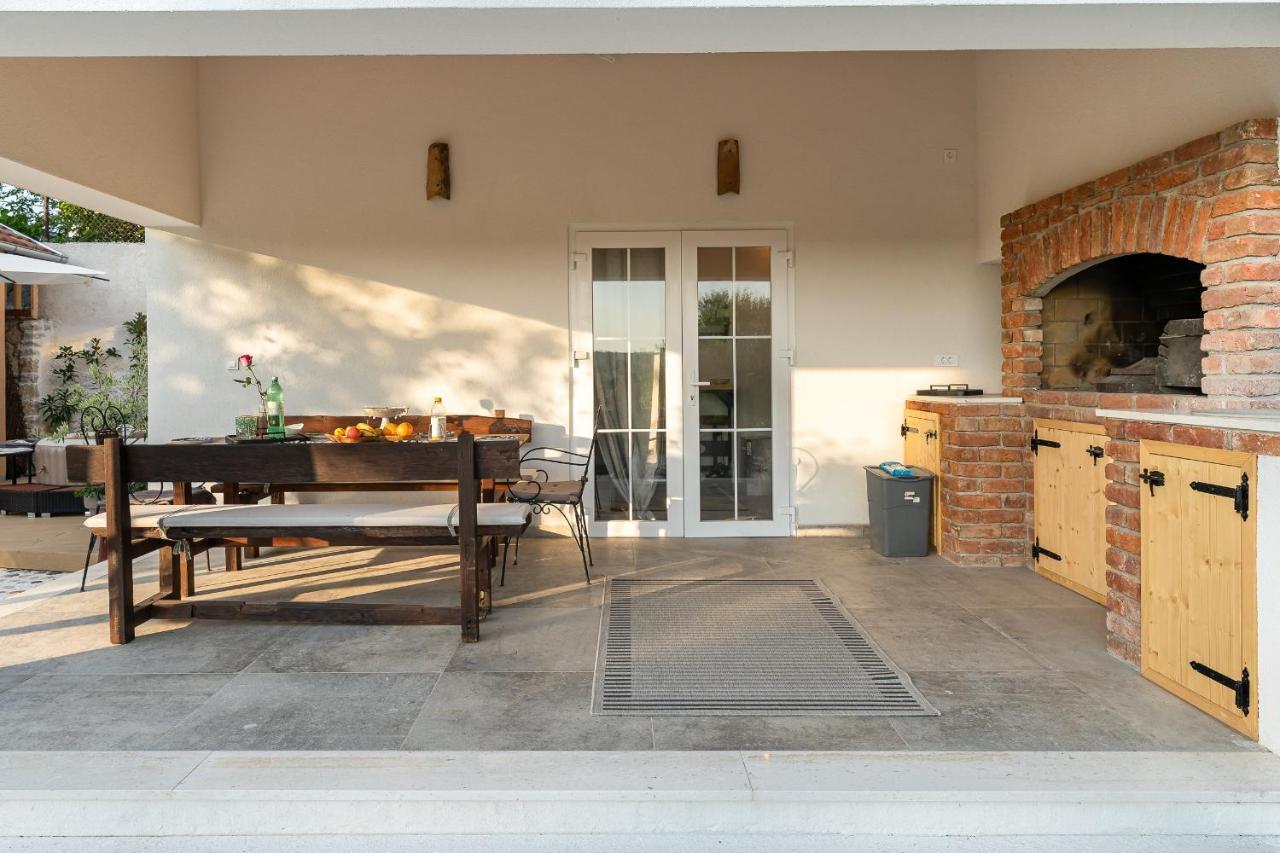 Holiday Home - Villa Thorak Anić المظهر الخارجي الصورة