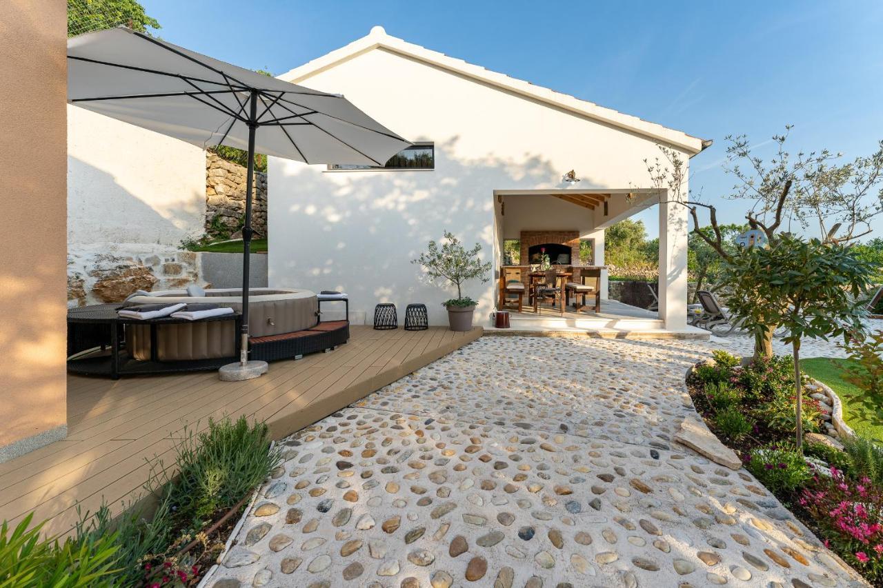 Holiday Home - Villa Thorak Anić المظهر الخارجي الصورة