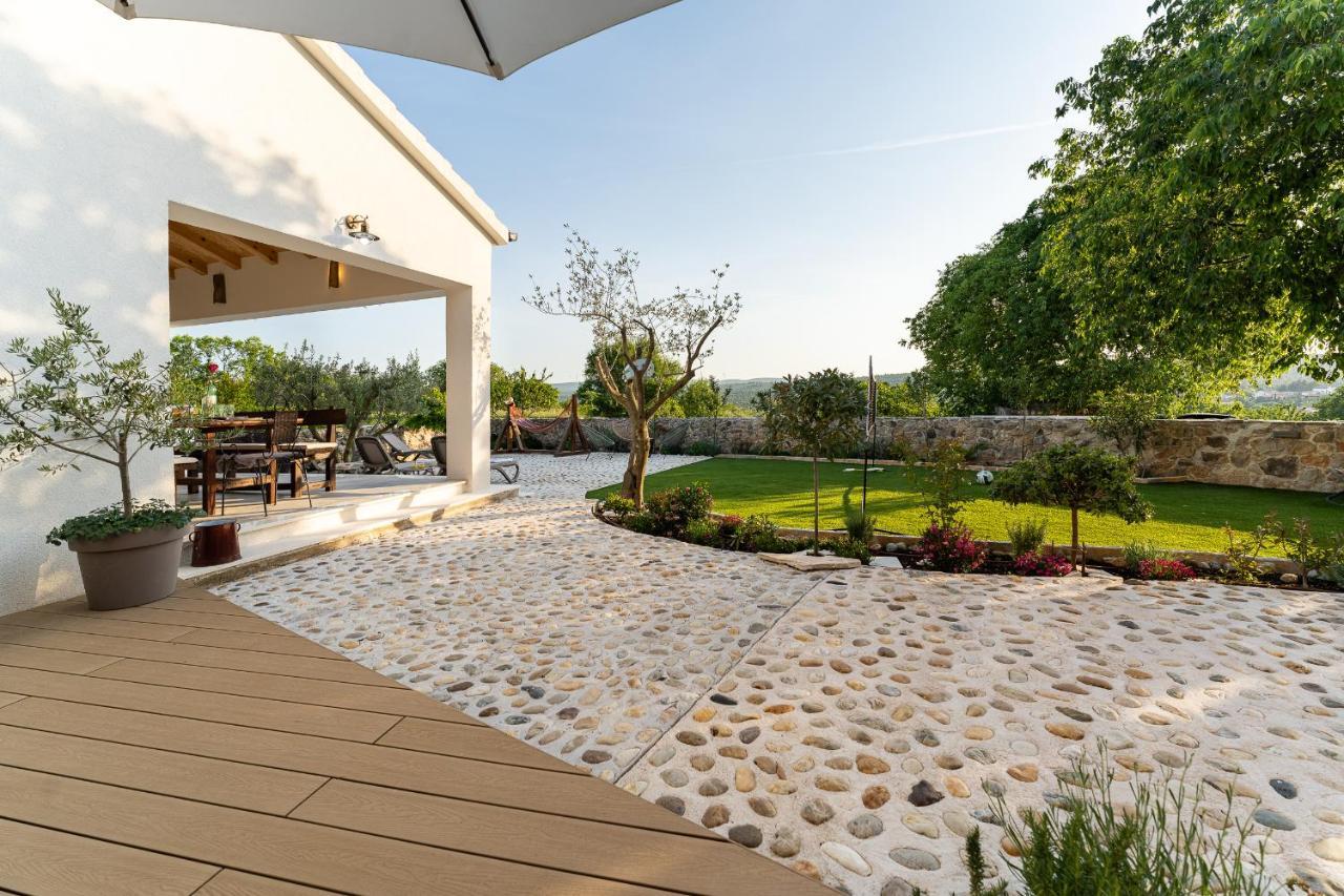 Holiday Home - Villa Thorak Anić المظهر الخارجي الصورة