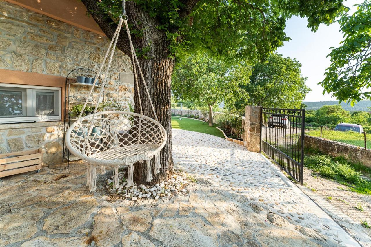 Holiday Home - Villa Thorak Anić المظهر الخارجي الصورة
