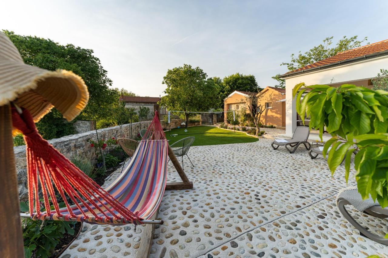 Holiday Home - Villa Thorak Anić المظهر الخارجي الصورة